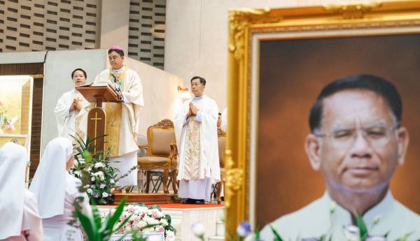 พิธีกรรมอุทิศแด่คุณพ่ออีเรเนอุส ดำรง บุญรติวงศ์ คืนที่ 1